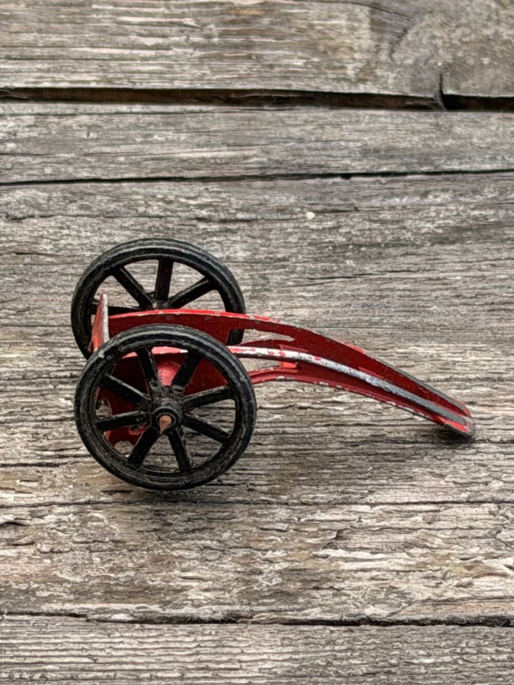 Vintage Diecast Metal Caisson Miniature Toy Artillery Cannon Holder Wartime Red - Picture 3 of 6